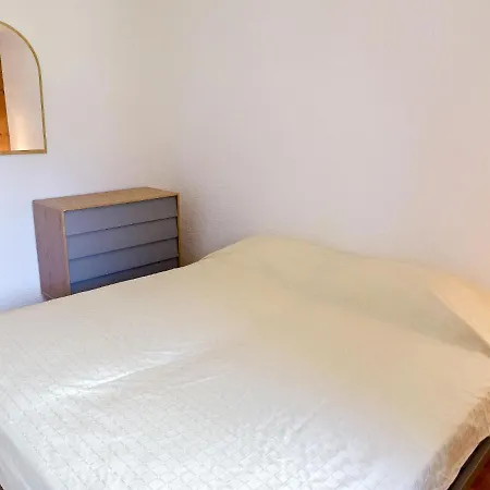 Hyacinthe 11 Apartment *