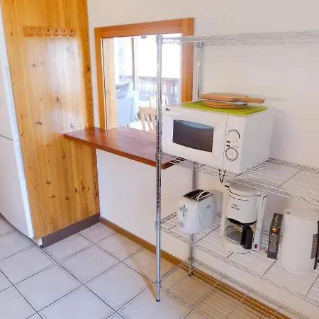 Apartment Hyacinthe 11 *