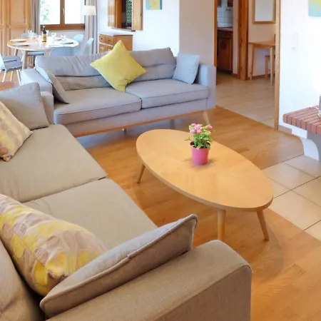 Apartment Hyacinthe 11 *