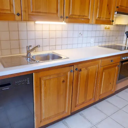 Apartment Hyacinthe 11 *